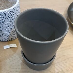 Grey Pot